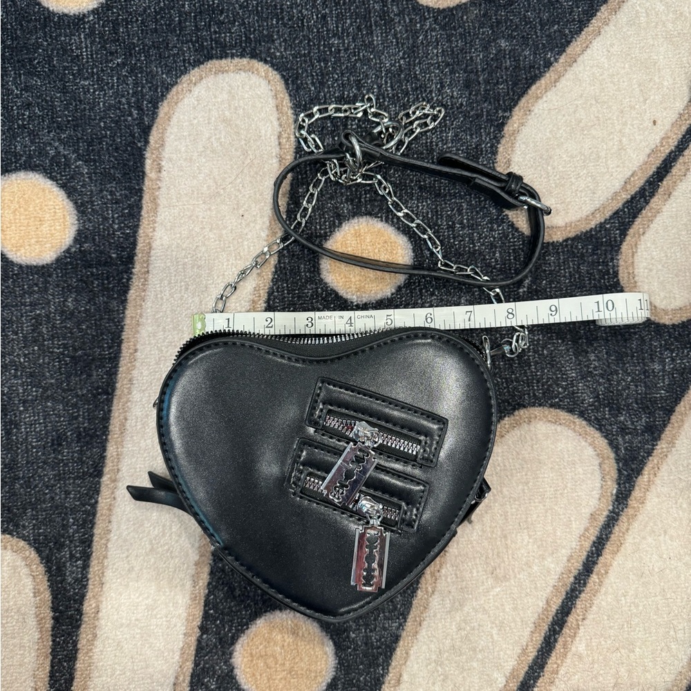 Mini Heart Purse - Picture 2 of 6